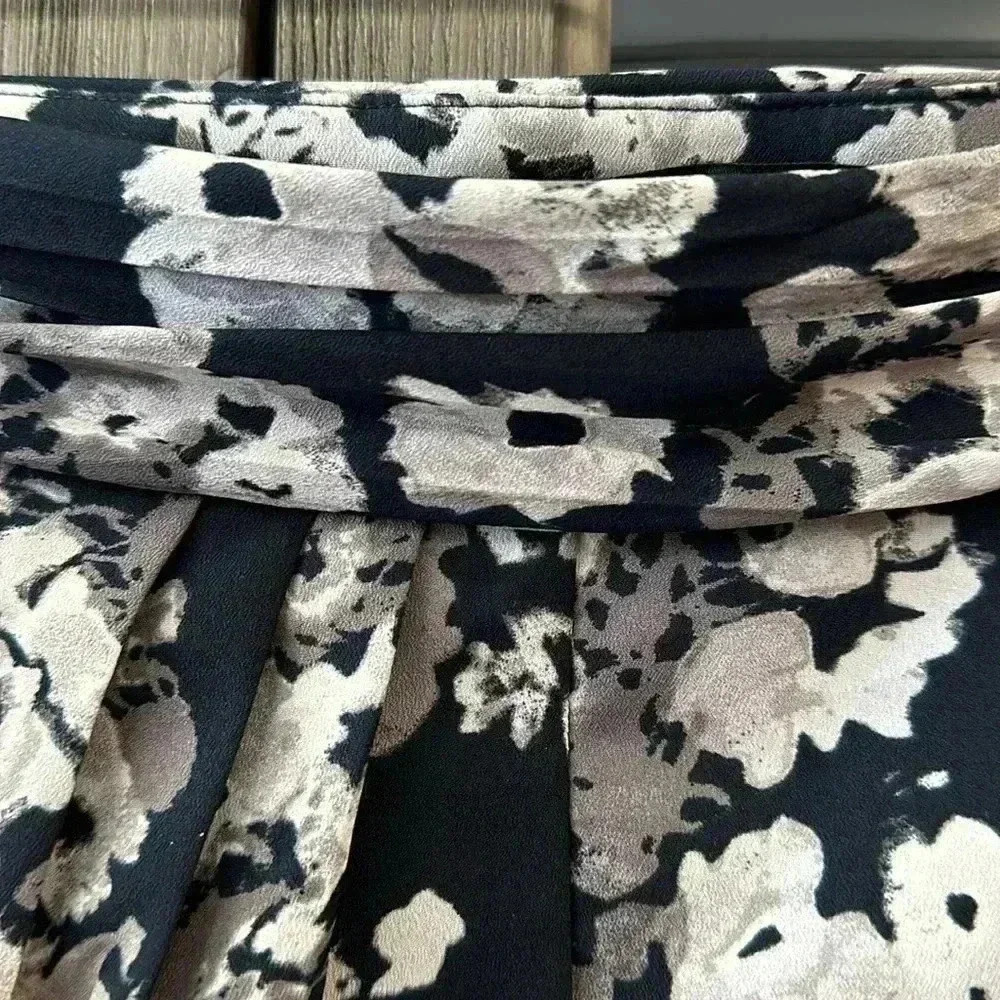 Banana Republic Skirt Ruched White/Black Tuli Floral Size 4 petite - Picture 5 of 7